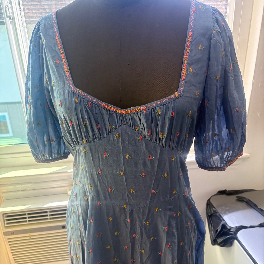 Doen Tetra Dress in blue embroidery